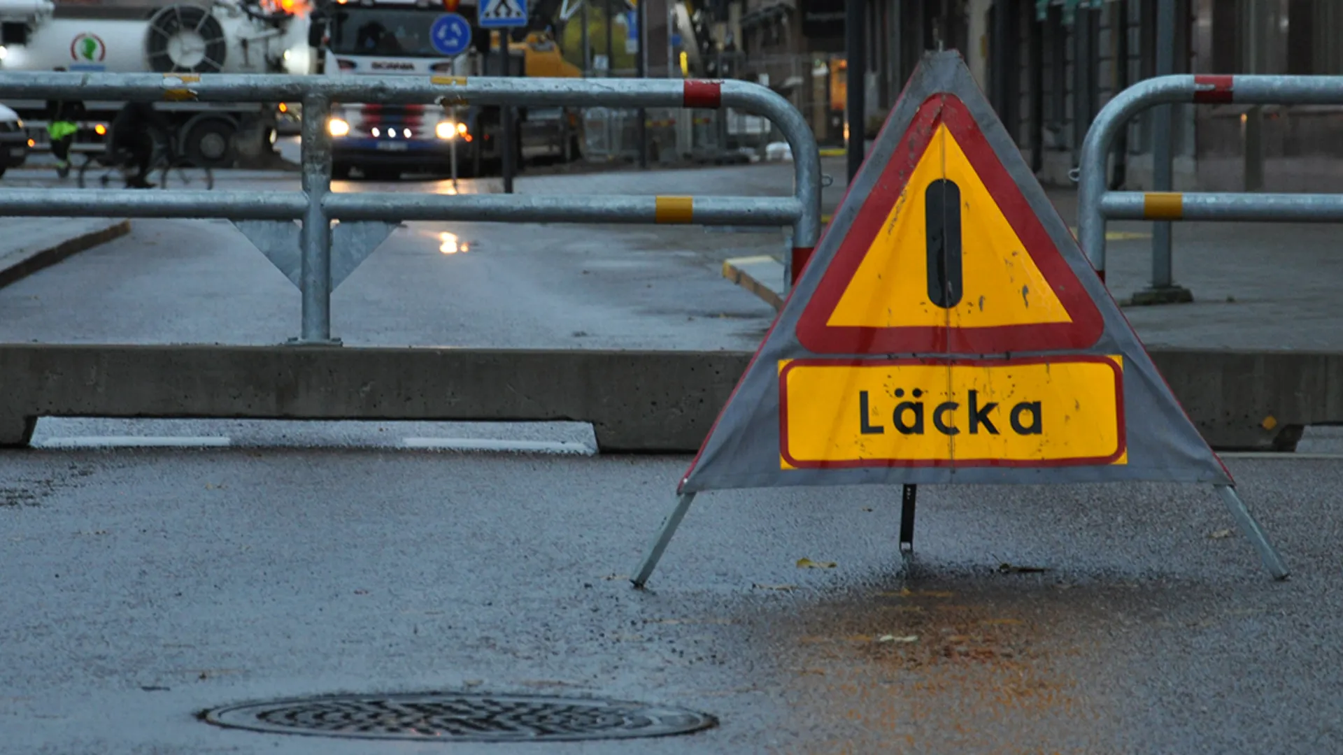 Varningsskylt för vattenläcka